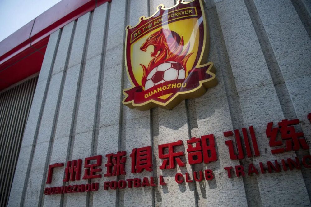 CCTV.新视听上线华为智慧屏，将在最新改版的“优选视频应用”板块建立入口，用户只需要将华为智慧屏和华为视频都升级到最新版本，无需下载，在“优选视频应用”板块点击即可进入CCTV.新视听，畅享《朝闻天下》《环球视线》等资讯，《朗读者》《星光大道》等热播综艺和《航拍中国》《飞向月球》等经典纪录片内容，还有生活美食、音乐动漫、戏曲游戏等诸多主题专区，以及即将到来的新春晚会及大型冰雪赛事